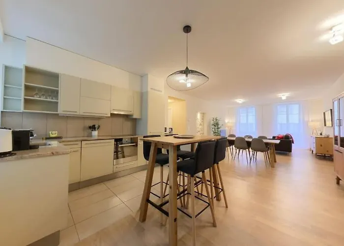 Charming 2-Bedroom Apartment In The Heart Of Lausanne Rsf2