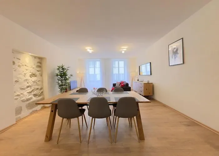 Charming 2-Bedroom Apartment In The Heart Of Lausanne Rsf2